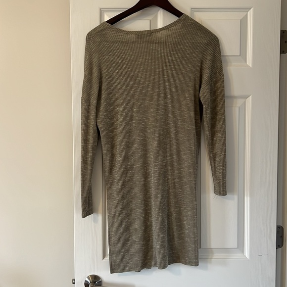 Carley Jean long light sweater size small - Picture 2 of 3